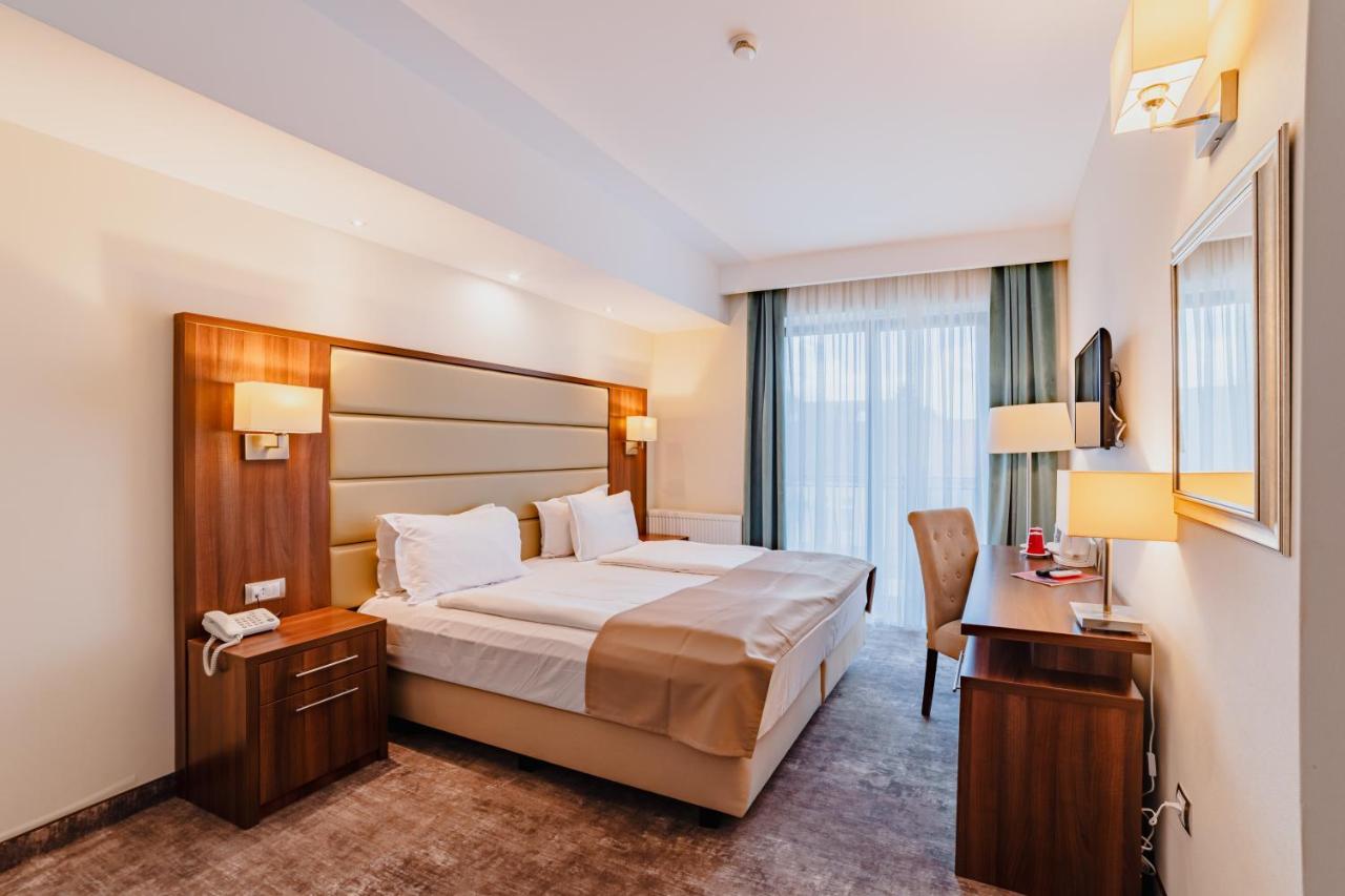 Radsor Hotel Ришнов Екстер'єр фото