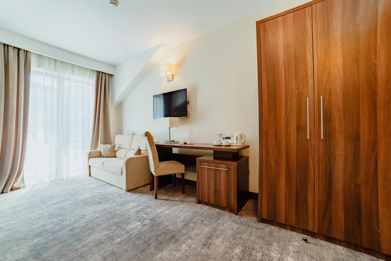 Radsor Hotel Ришнов Екстер'єр фото