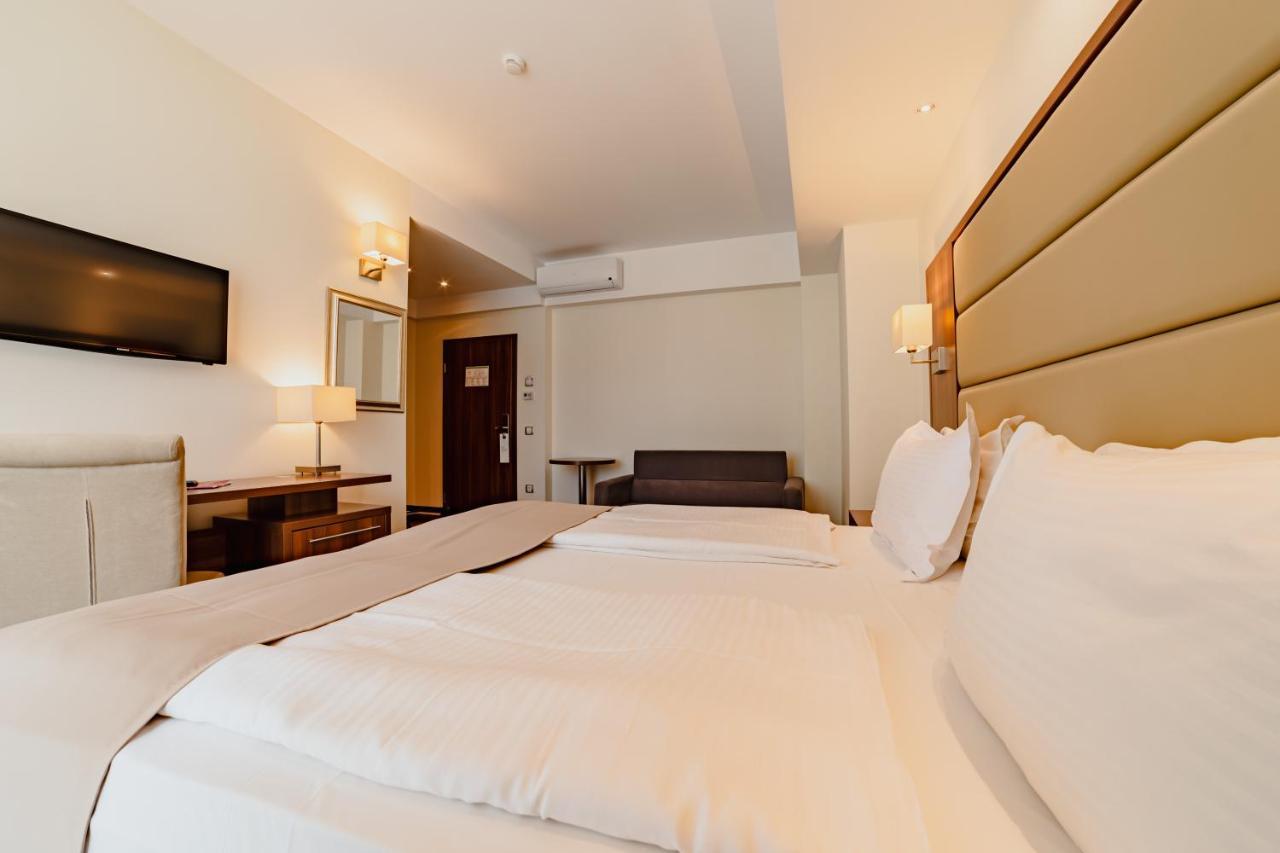 Radsor Hotel Ришнов Екстер'єр фото