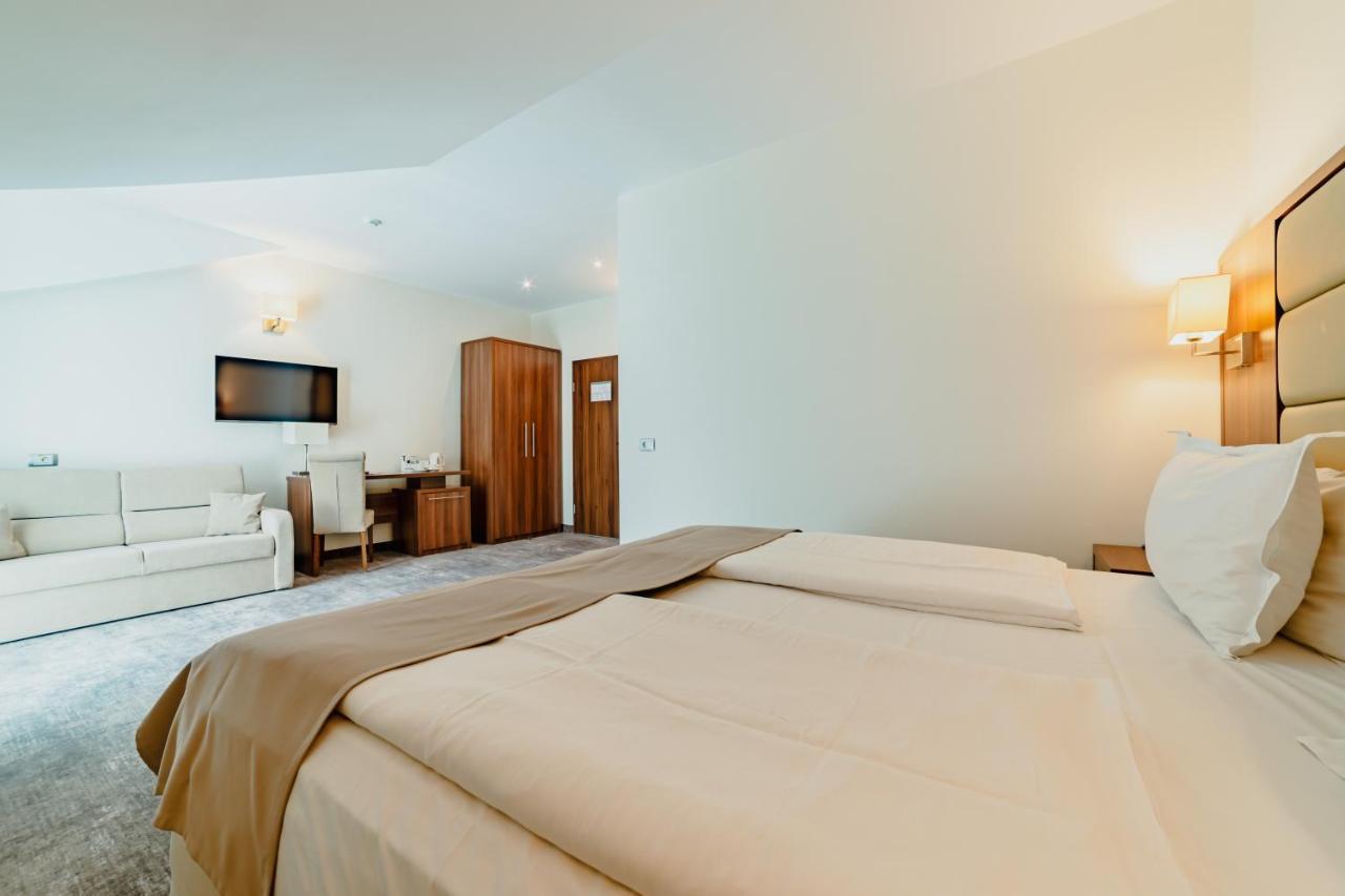 Radsor Hotel Ришнов Екстер'єр фото