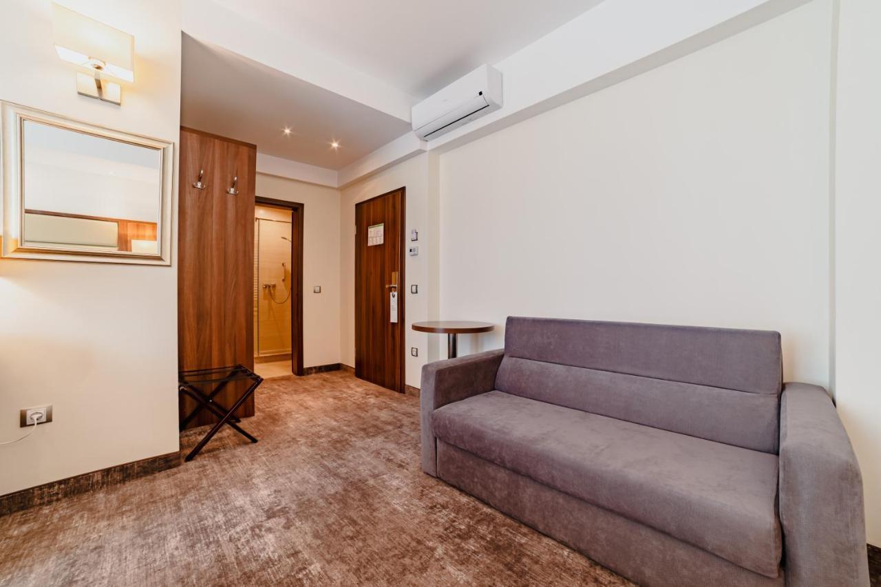 Radsor Hotel Ришнов Екстер'єр фото